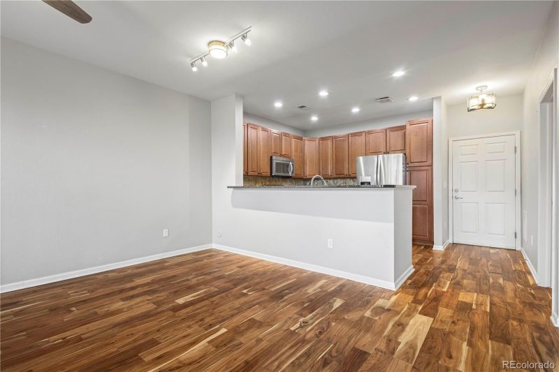 1897 S Buchanan Cir, Aurora, CO 80018