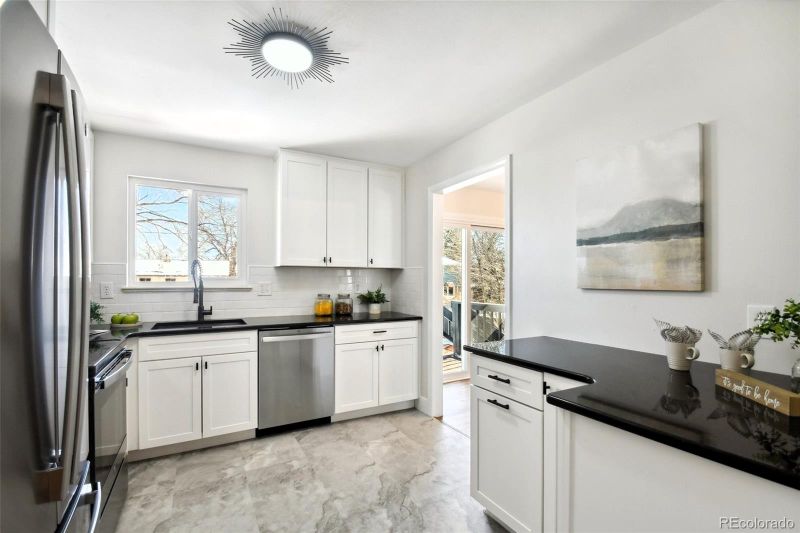 1042 S Iris St, Lakewood, CO 80226