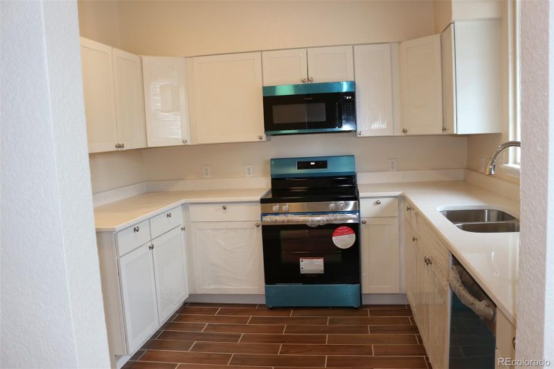 2166 S Elkhart St, Aurora, CO 80014