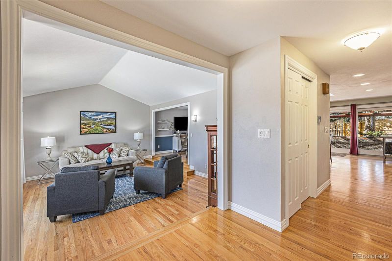 6411 S Newport Ct, Centennial, CO 80111
