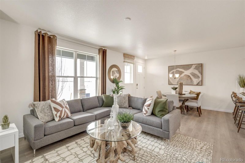 28337 E 8th Ave, Watkins, CO 80137