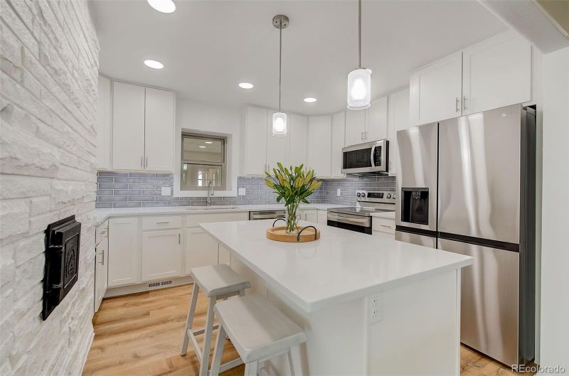 855 Nile Ct, Golden, CO 80401