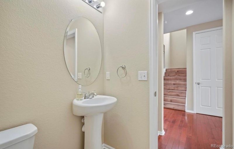 21531 E Union Dr, Aurora, CO 80015