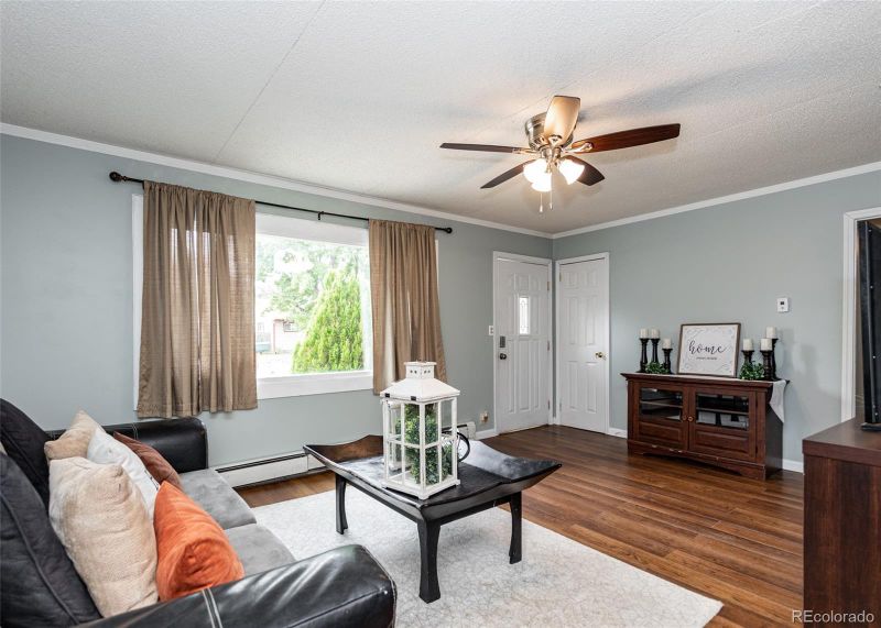 1218 Aspen Ave, Colorado Springs, CO 80905