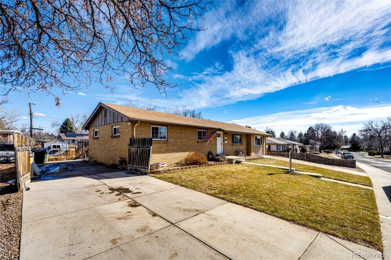 6720 S Logan St, Centennial, CO 80122
