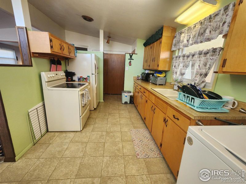 304 Delaware St, Sterling, CO 80751