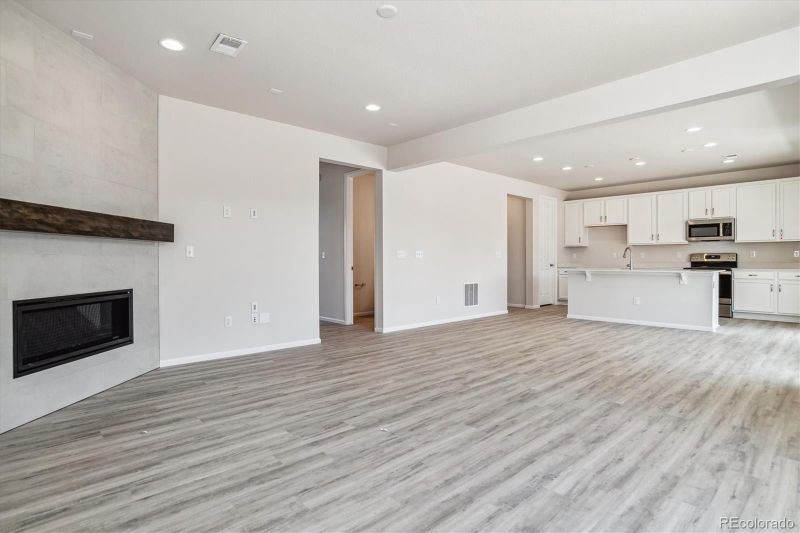 24534 E 37th Ave, Aurora, CO 80019