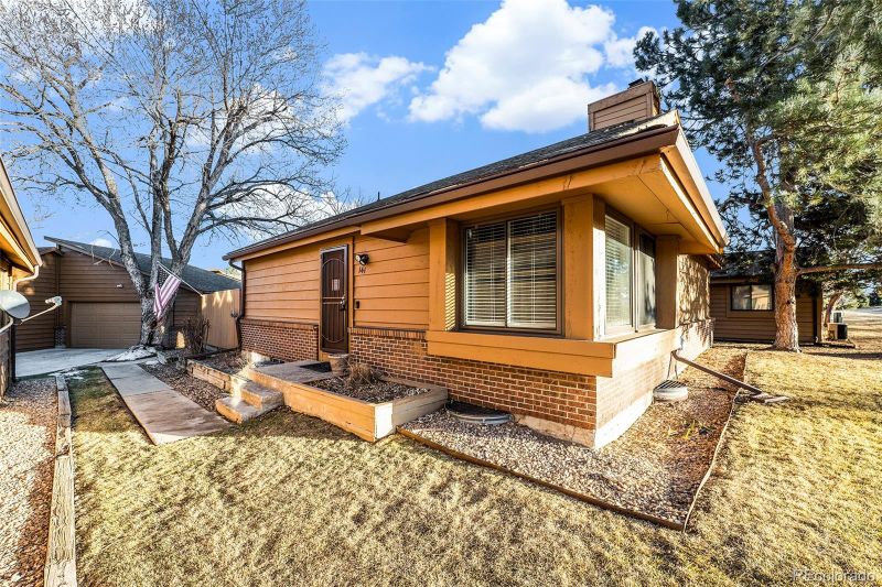 141 S Eagle Cir, Aurora, CO 80012