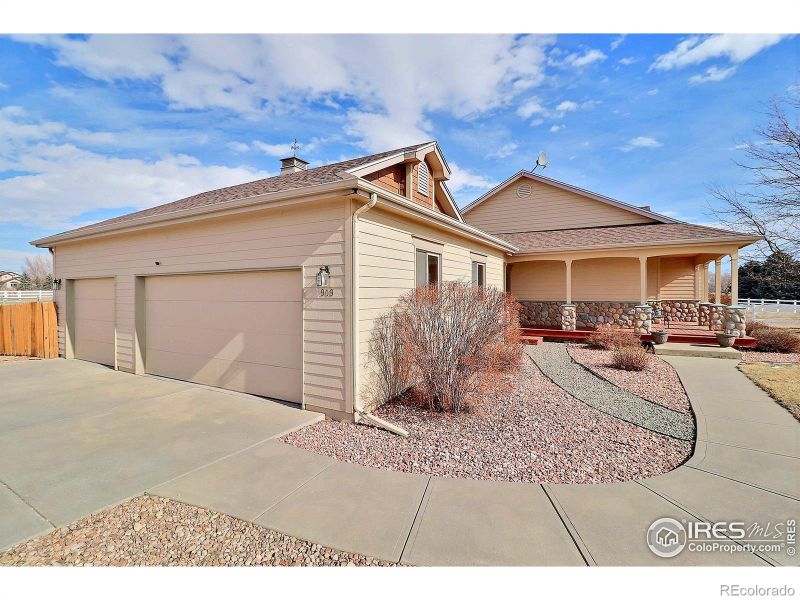 909 Clydesdale Ln, Windsor, CO 80550