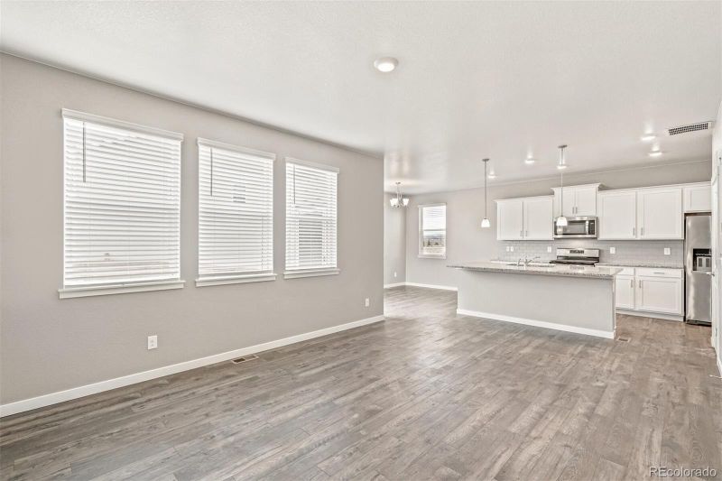 232 S Uriah St, Aurora, CO 80018