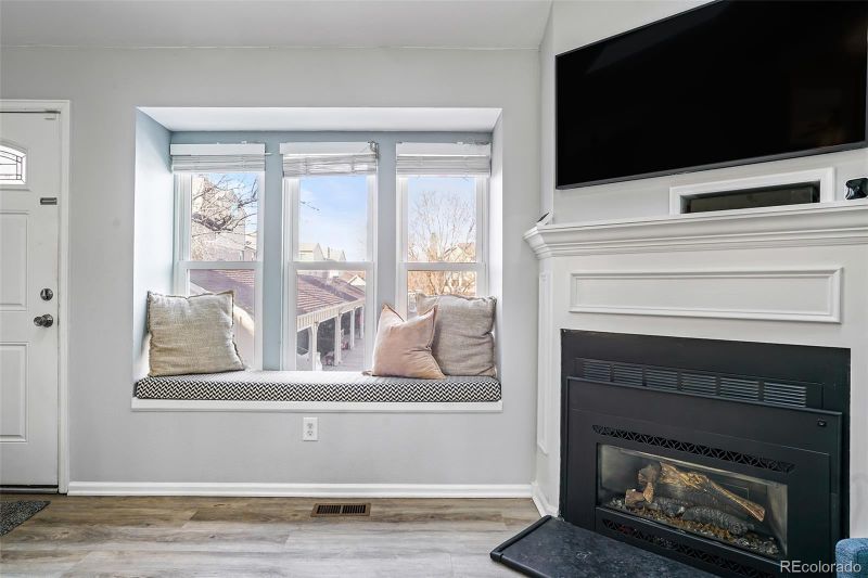 7633 S Steele St, Centennial, CO 80122