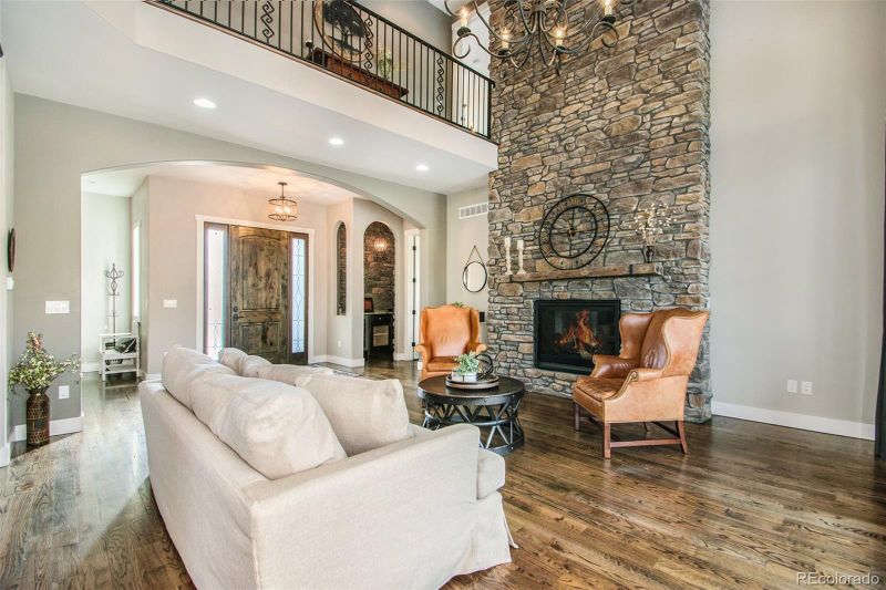22451 E Peakview Dr, Aurora, CO 80016