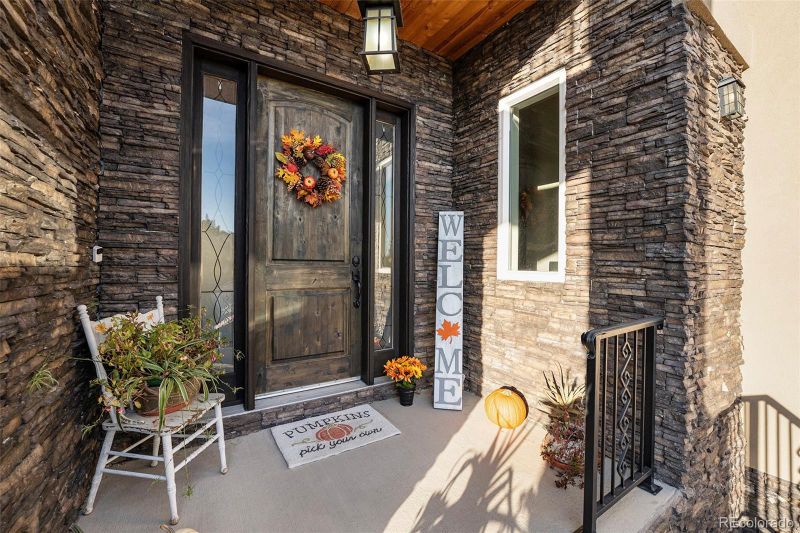 22451 E Peakview Dr, Aurora, CO 80016