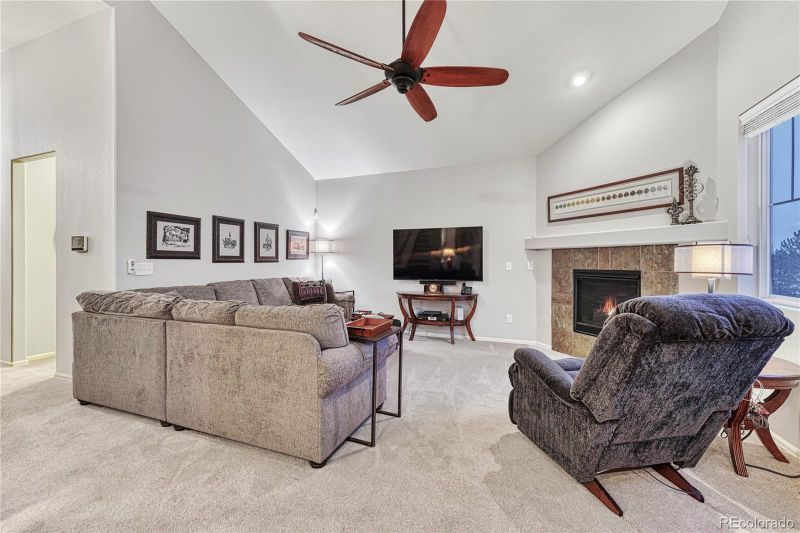 290 N Newbern Way, Aurora, CO 80018