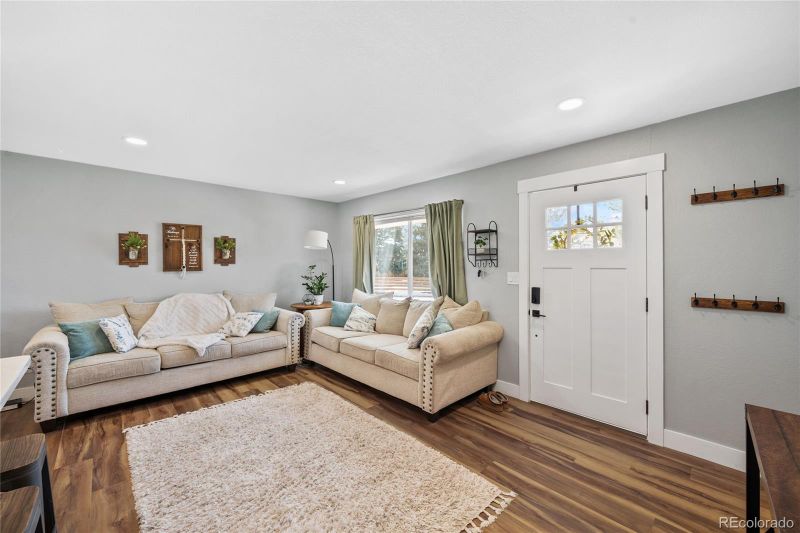 8455 W Capri Pl, Littleton, CO 80123