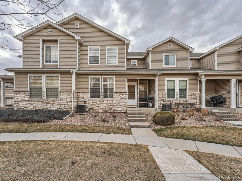 9758 Laredo St #18D, Commerce City, CO 80022