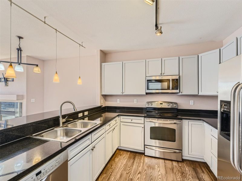 9019 E Panorama Cir #D-401, Englewood, CO 80112
