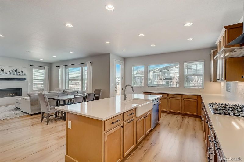 124 N Oak Hill Way, Aurora, CO 80018