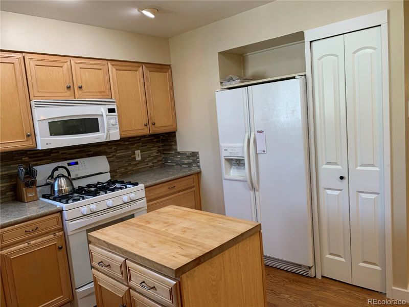 9000 W 2nd Ave, Lakewood, CO 80226