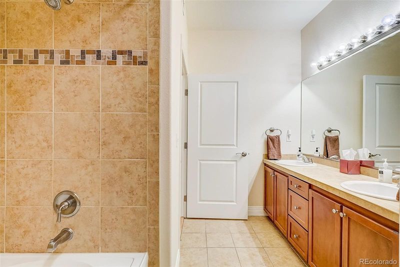9019 E Panorama Cir #D116, Englewood, CO 80112