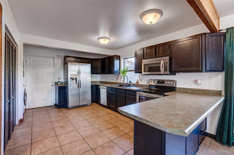 1063 Meadows Ln, Florissant, CO 80816