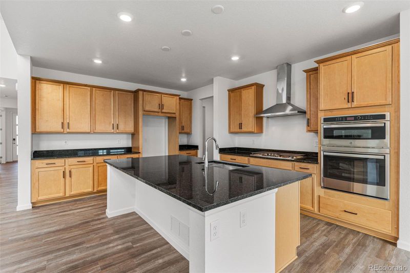 3557 N Duquesne Ct, Aurora, CO 80019
