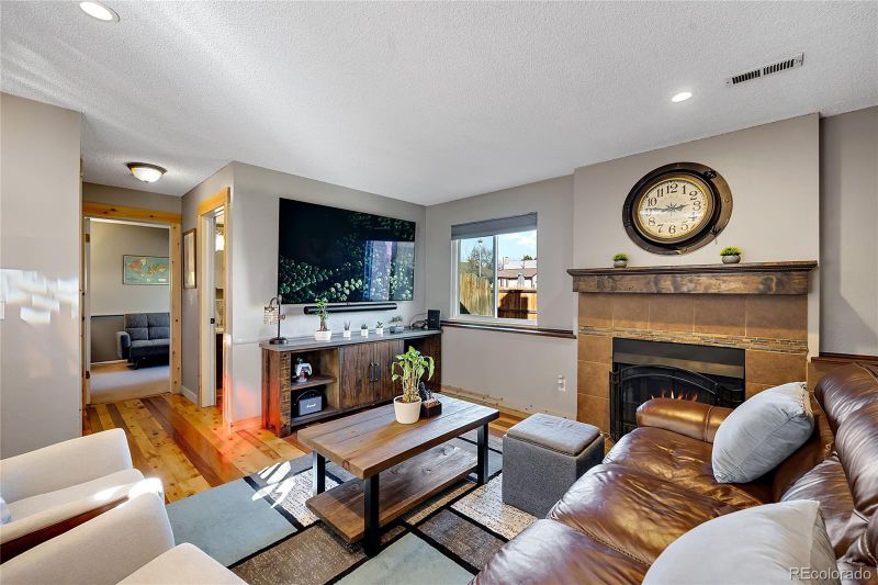11294 Forest Dr, Thornton, CO 80233