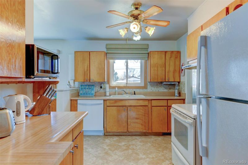 1140 W 6th Ave, Broomfield, CO 80020