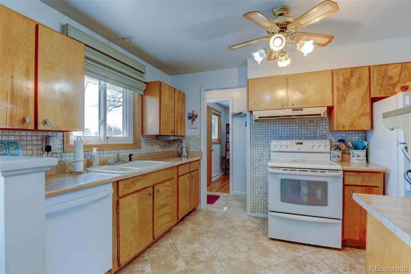 1140 W 6th Ave, Broomfield, CO 80020
