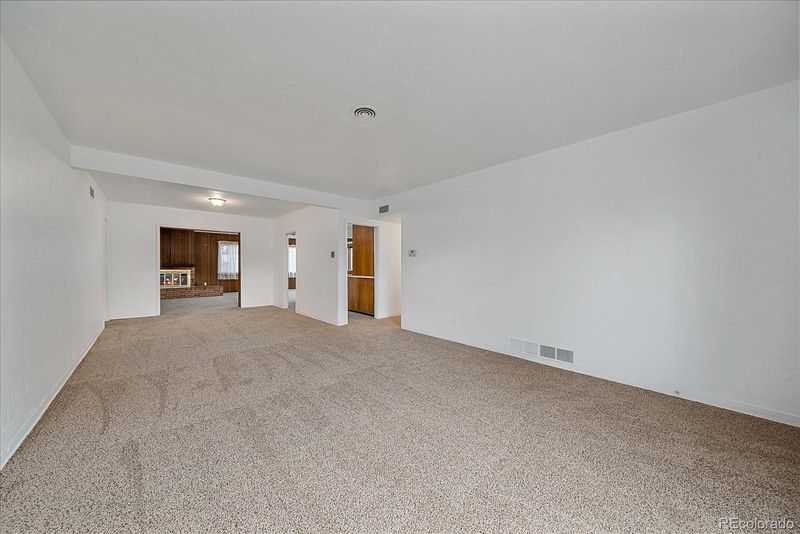1118 Quentin St, Aurora, CO 80011