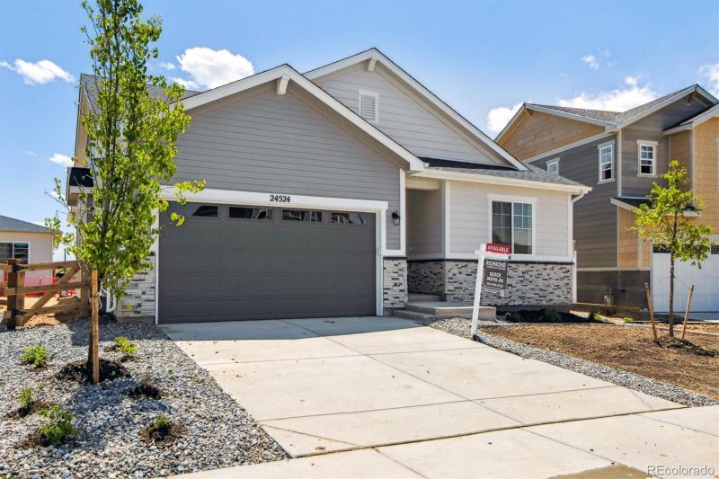 24524 E 37th Ave, Aurora, CO 80019