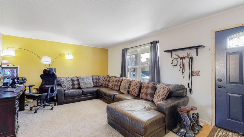 2084 Asoka St, Strasburg, CO 80136