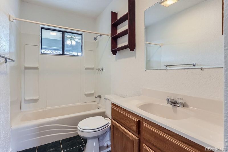 1115 Worchester St, Aurora, CO 80011