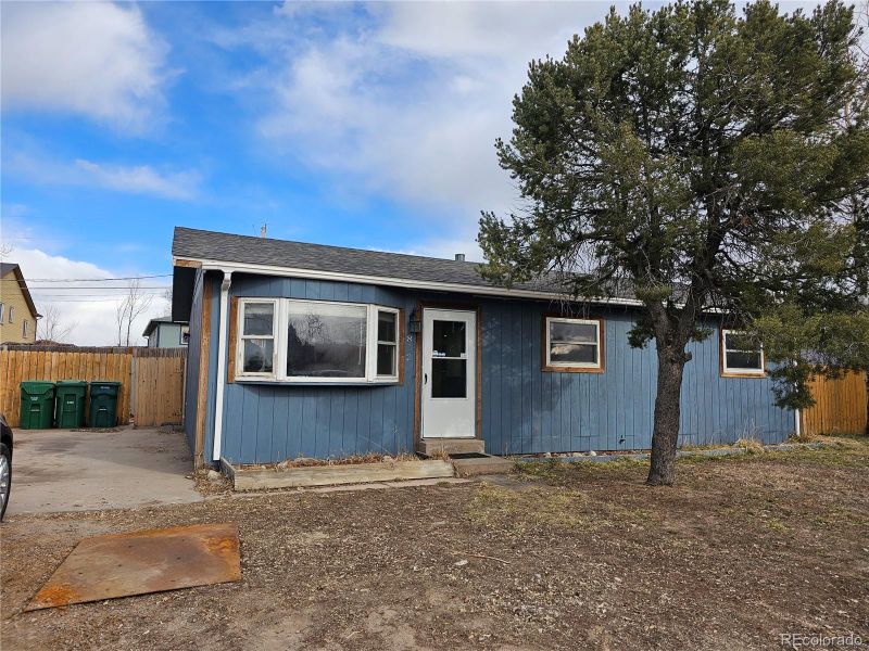 812 S Chestnut St, Elizabeth, CO 80107
