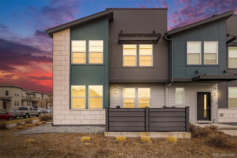 4758 N Kittredge St #6, Denver, CO 80239