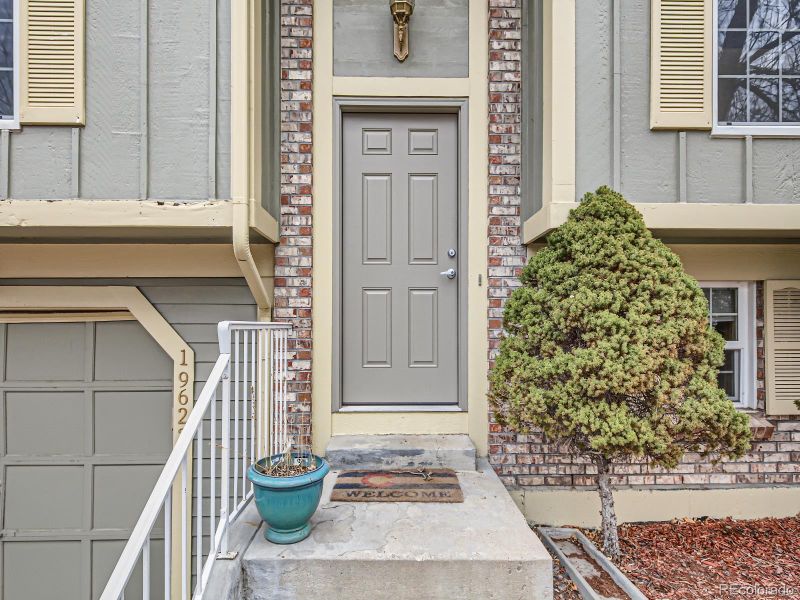 19623 E Girard Dr, Aurora, CO 80013