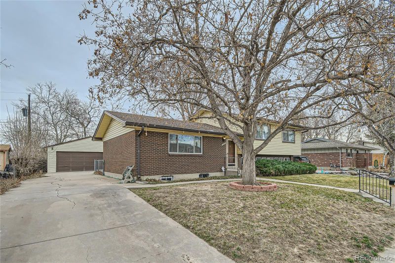 11910 Lavinia Ln, Northglenn, CO 80233