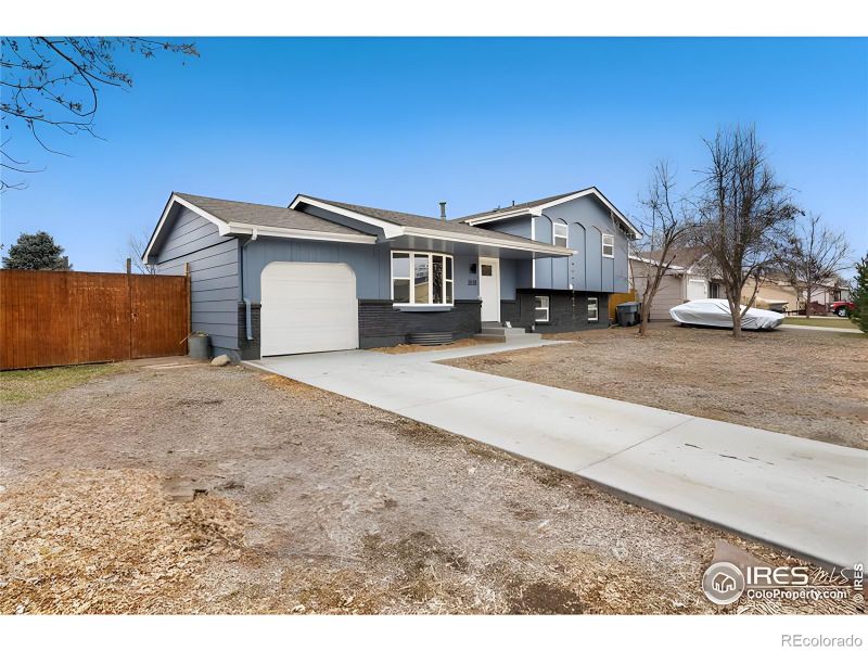 2616 Danbury Dr, Longmont, CO 80503