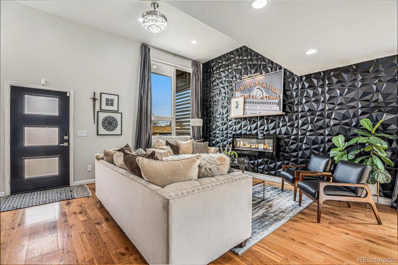 139 Wolff St, Denver, CO 80219