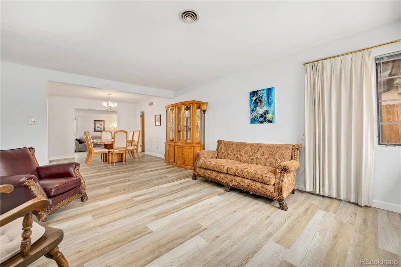 777 Troy Ct, Aurora, CO 80011