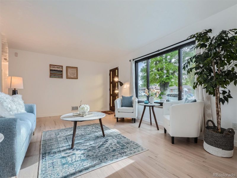3188 Victor St, Aurora, CO 80011