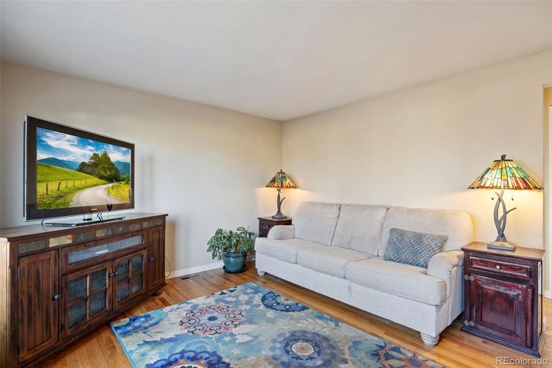 905 Marble St, Broomfield, CO 80020
