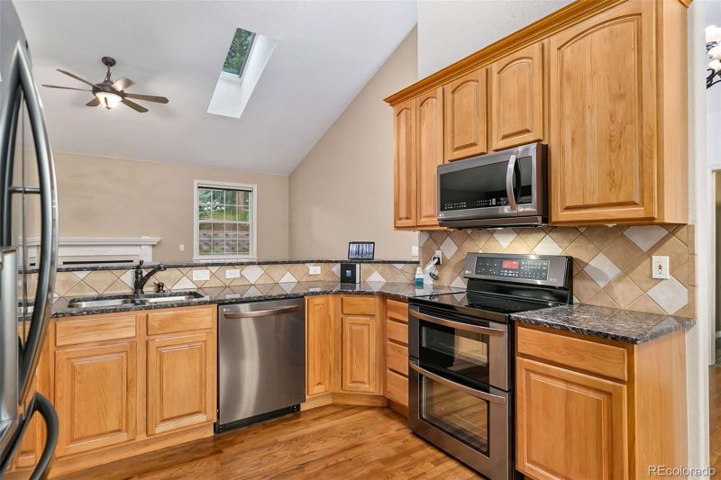 879 Cottonwood Ln, Larkspur, CO 80118