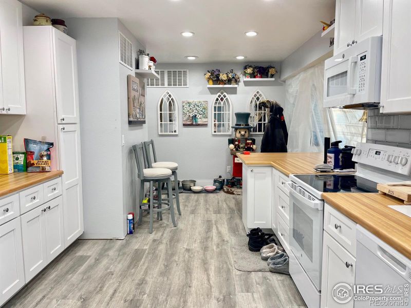 8927 County Road 27, Holyoke, CO 80734