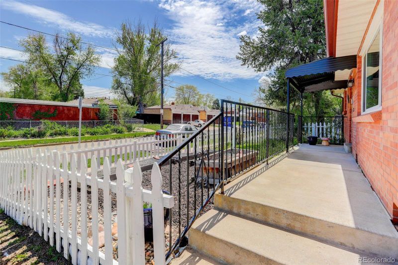 1455 Holly St, Denver, CO 80220