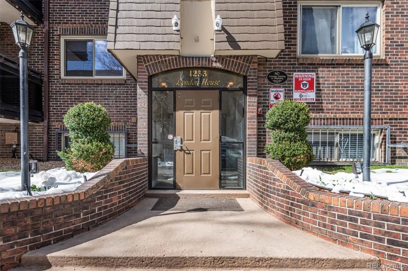 1233 N Ogden St #211, Denver, CO 80218