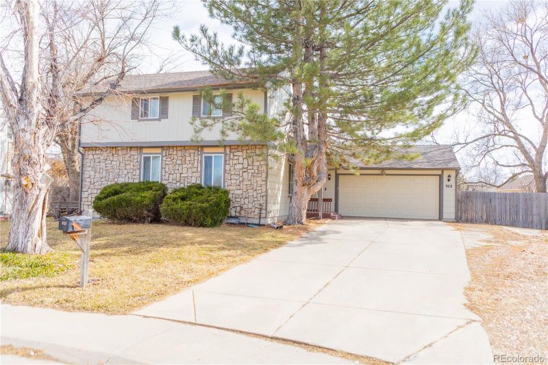928 S Rifle Ct, Aurora, CO 80017
