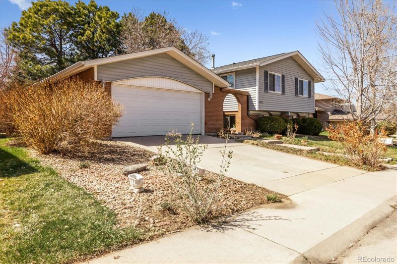 3893 S Sebring Ct, Denver, CO 80237