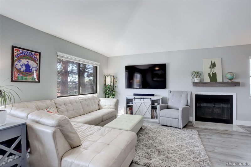 540 S Forest St #204, Denver, CO 80246