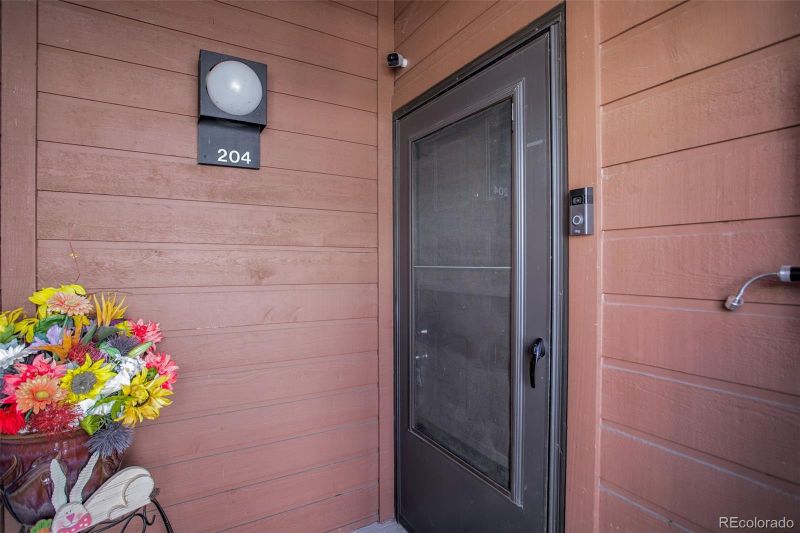 540 S Forest St #204, Denver, CO 80246